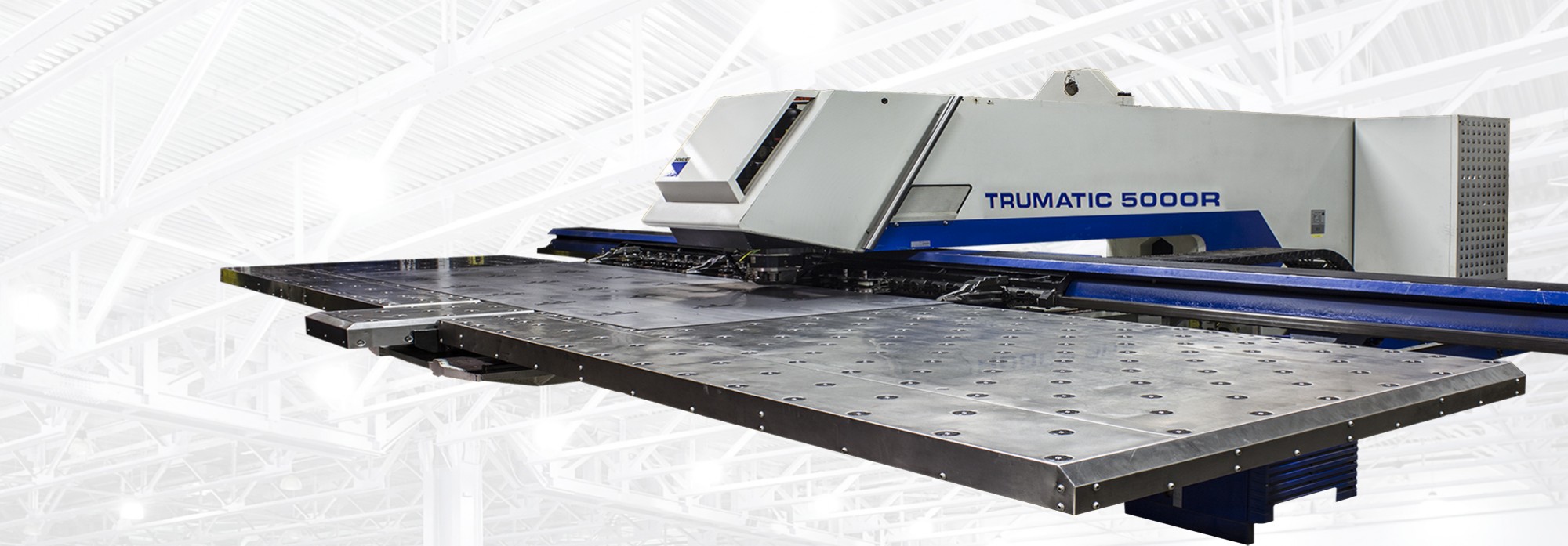 Une photo d'une machine de découpe de métal Trumatic 5000R